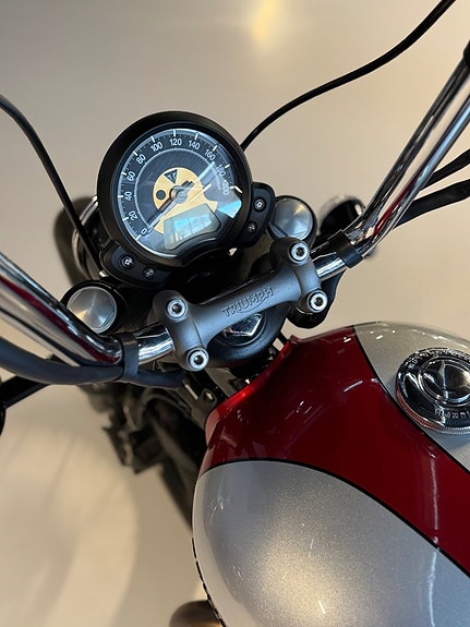 Triumph Bonneville Bobber 1200 8 of 11