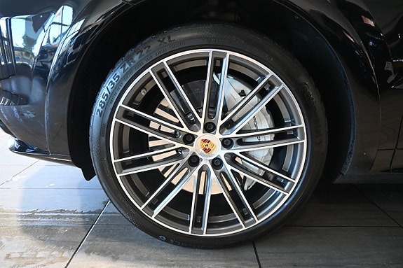 Porsche Cayenne 6 of 30