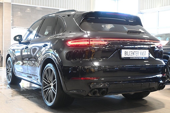 Porsche Cayenne 3 of 5