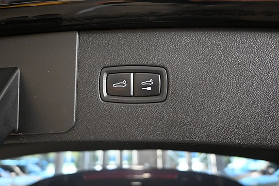 Porsche Cayenne 17 of 30