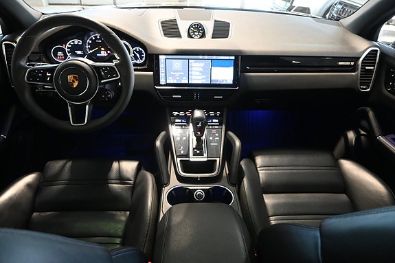 Porsche Cayenne 9 of 30