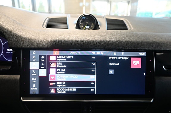 Porsche Cayenne 21 of 30