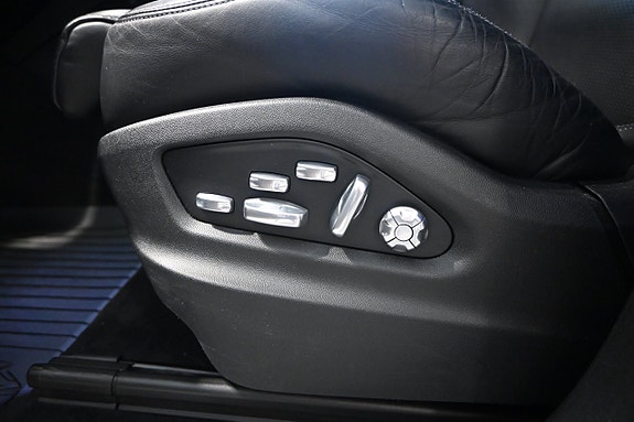 Porsche Cayenne 19 of 30