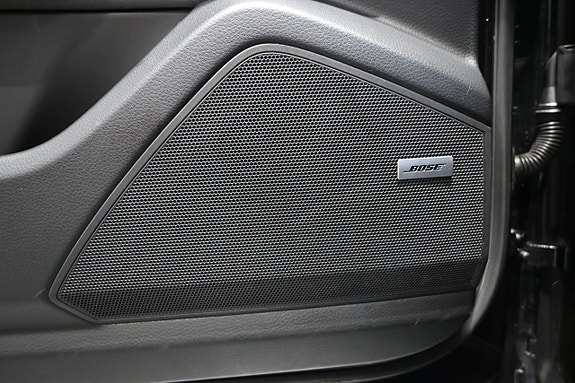 Porsche Cayenne 18 of 30