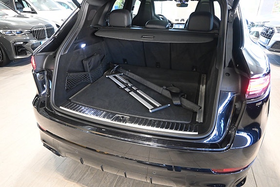 Porsche Cayenne 15 of 30