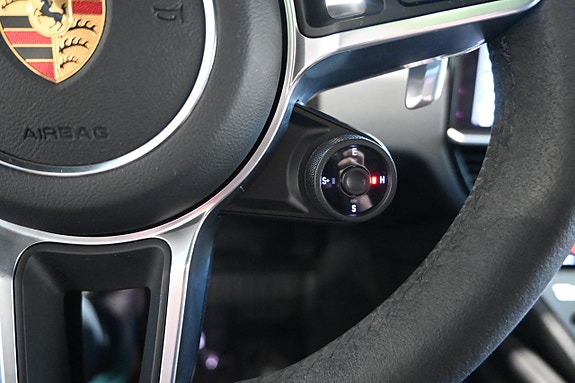 Porsche Cayenne 27 of 30