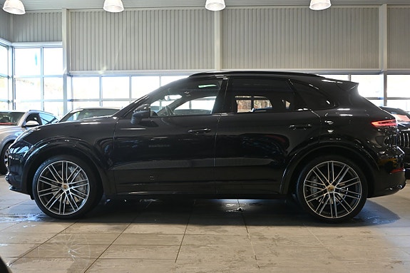 Porsche Cayenne 2 of 5