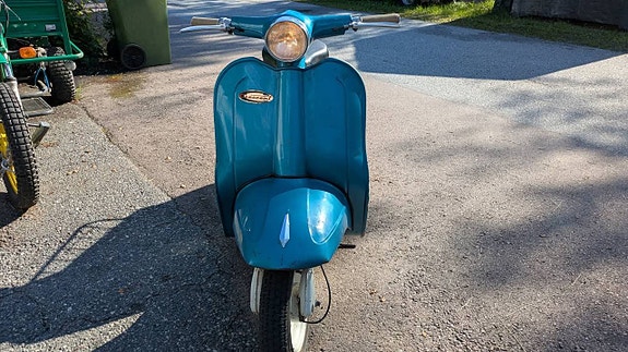 Crescent Monark Skoterette 3 of 12