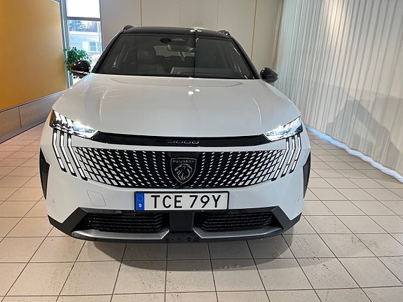Peugeot 5008 2 of 5