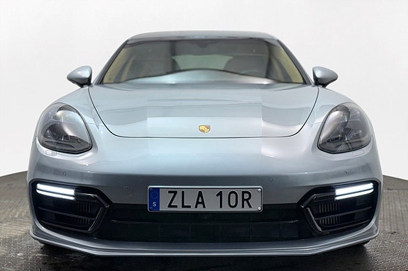Porsche Panamera 4 3 of 5
