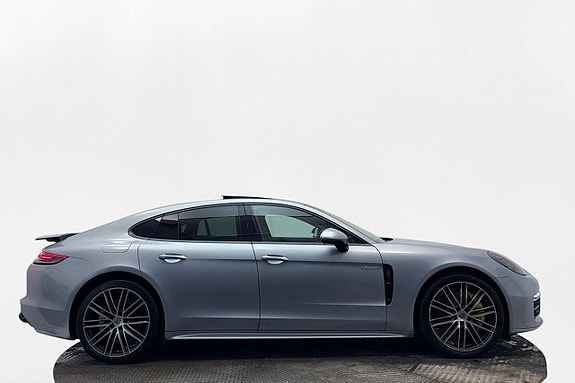 Porsche Panamera 4 5 of 5