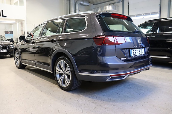Volkswagen Passat Alltrack 4 of 5