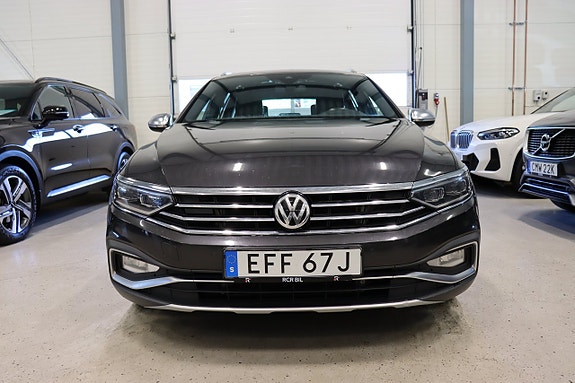 Volkswagen Passat Alltrack 3 of 5