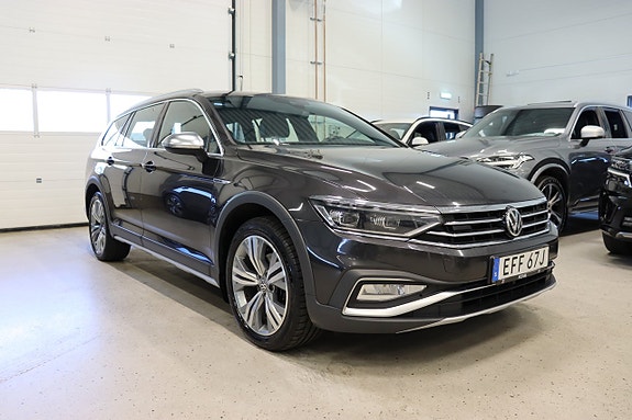 Volkswagen Passat Alltrack 2 of 5