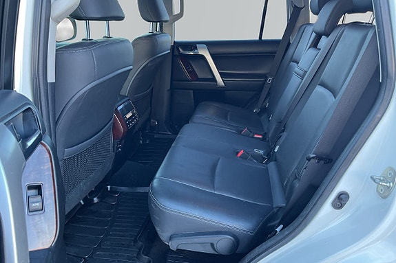 Toyota Land Cruiser 12 of 24