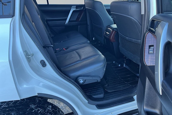 Toyota Land Cruiser 8 of 24