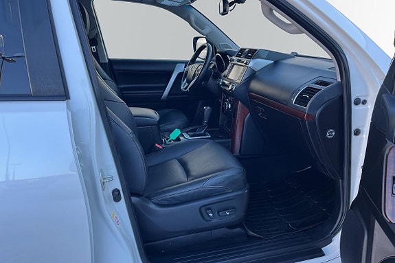 Toyota Land Cruiser 7 of 24
