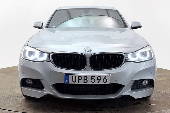 BMW 330d 3 of 5