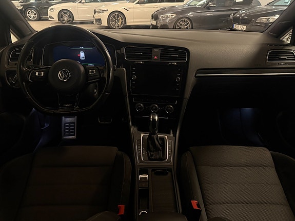 Volkswagen Golf - 16