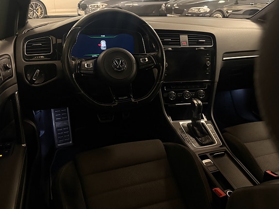 Volkswagen Golf - 17