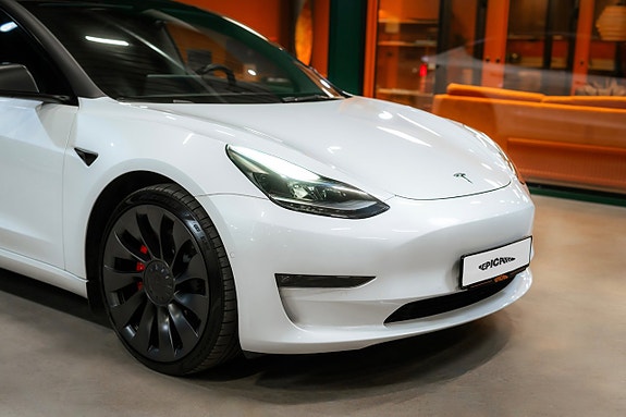 Tesla Model 3 2 of 24