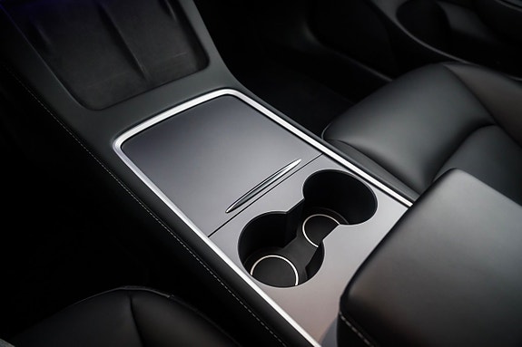 Tesla Model 3 16 of 24