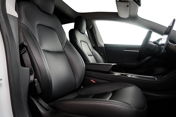Tesla Model 3 20 of 24