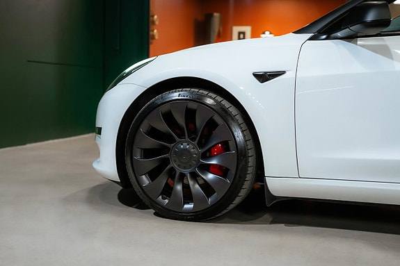 Tesla Model 3 7 of 24
