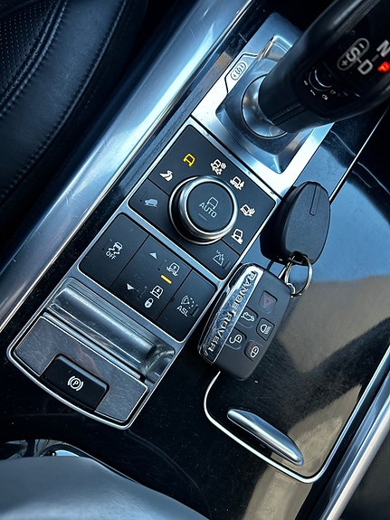 Land Rover Range Rover Sport 24 of 29