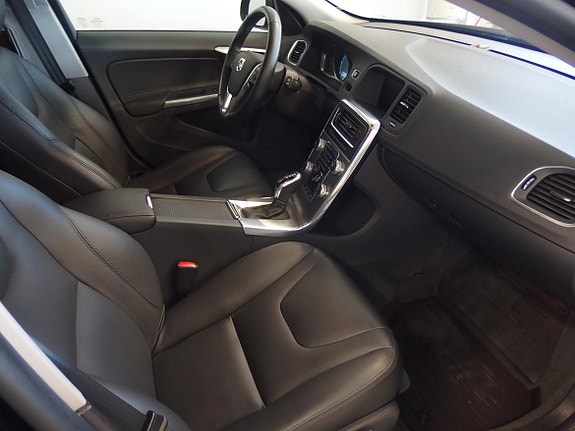 Volvo V60 4 of 5