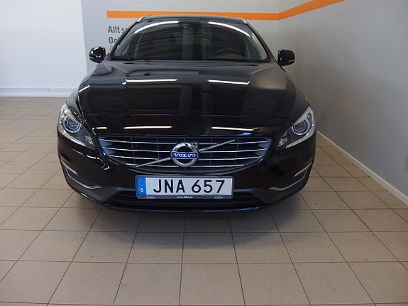 Volvo V60 2 of 5