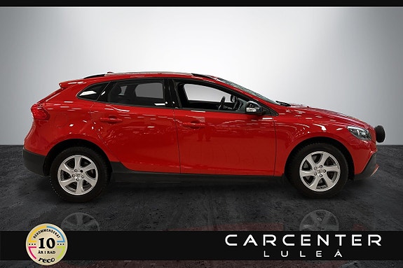 Volvo V40 Cross Country 2 of 5