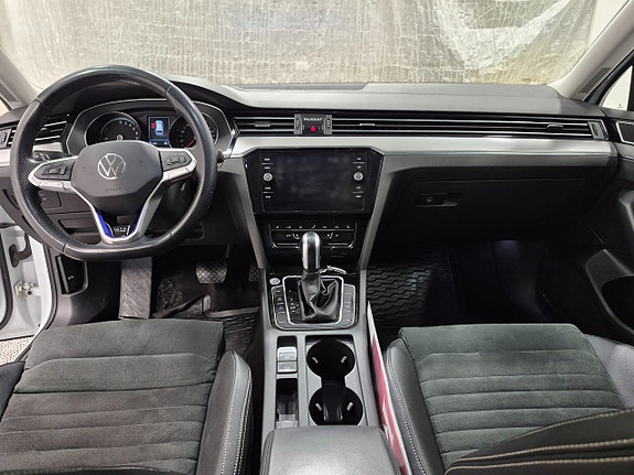 Volkswagen Passat 6 of 12