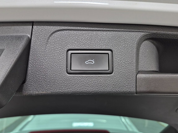 Volkswagen Passat 9 of 12