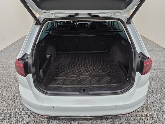 Volkswagen Passat 12 of 12