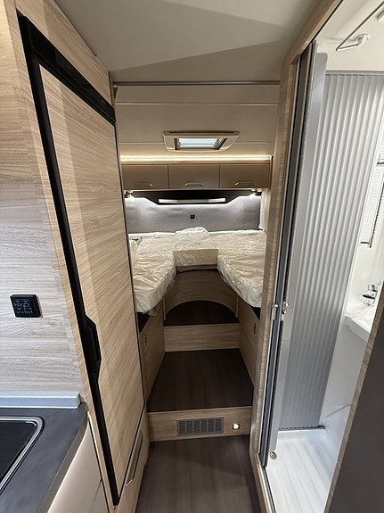 Knaus VAN TI PLUS PLATINUM SELECTION 650 MEG 8 of 17