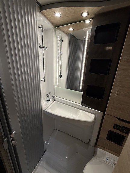 Knaus VAN TI PLUS PLATINUM SELECTION 650 MEG 11 of 17