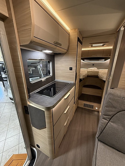 Knaus VAN TI PLUS PLATINUM SELECTION 650 MEG 6 of 17