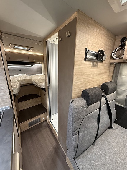 Knaus VAN TI PLUS PLATINUM SELECTION 650 MEG 7 of 17