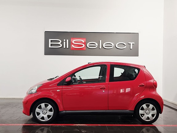 Toyota Aygo 2 of 17