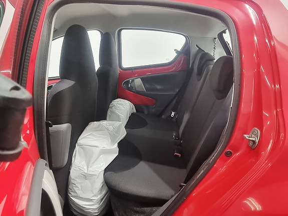 Toyota Aygo 8 of 17