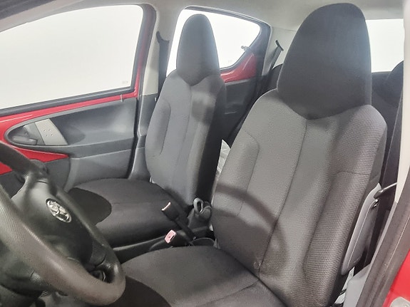 Toyota Aygo 7 of 17
