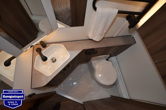 Kabe Imperial 600 XL KS Vinkelkök / Dubbelbädd / 2300 kg 14 of 19