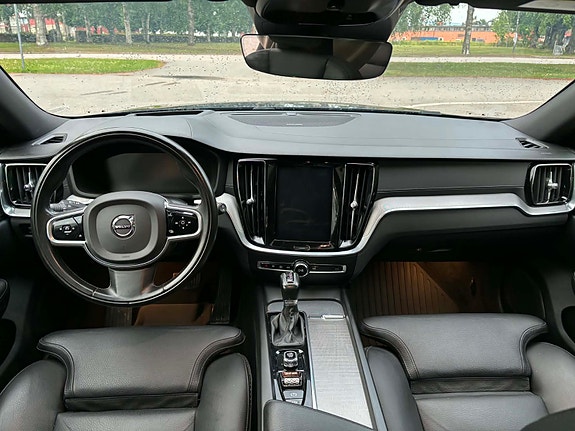 Volvo V60 Cross Country 4 of 6