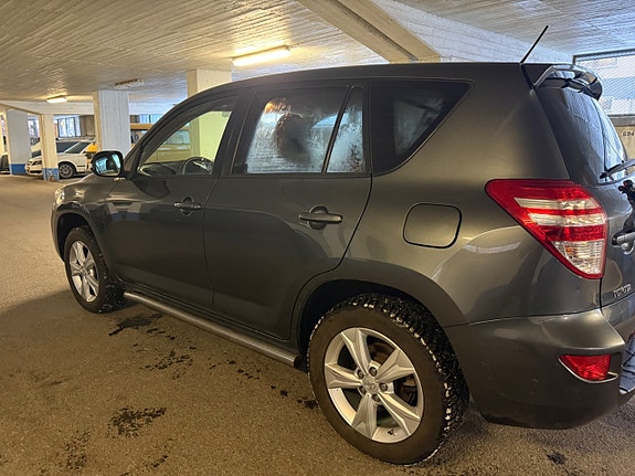 Toyota RAV4 5 of 5