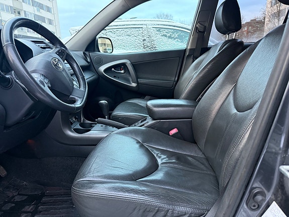 Toyota RAV4 11 of 13