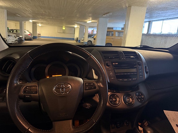 Toyota RAV4 9 of 13
