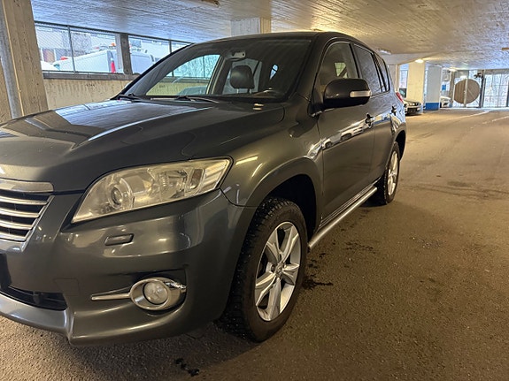 Toyota RAV4 2 of 5