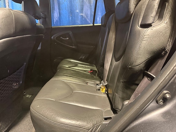 Toyota RAV4 13 of 13