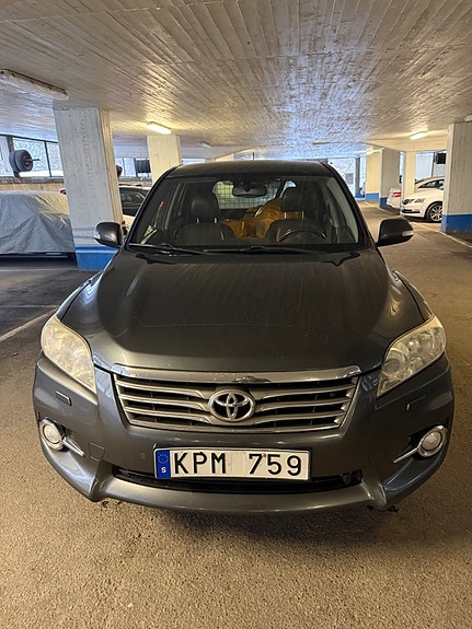 Toyota RAV4 3 of 5